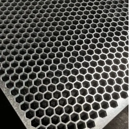 Dierovaný plech Zn 1000 x 2000 x 1,5 mm, šestihranné otvory